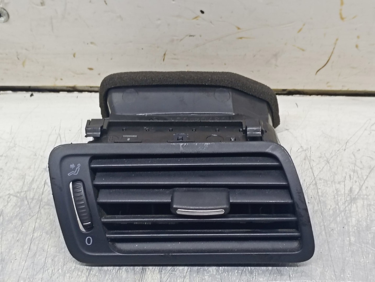 Grila ventilatie 3C1819702 Volkswagen Passat B6 (2005 - 2010)