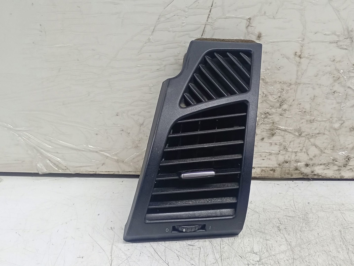 Grila ventilatie bord 5160-7059187 BMW Seria 1 E81/E82/E87/E88 (facelift) (2007 - 2012)