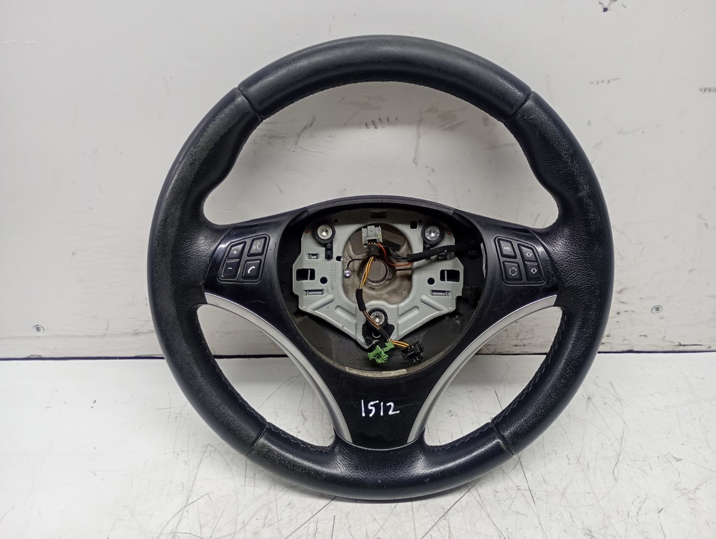 Volan in 3 spite cu comenzi BMW Seria 1 E81/E82/E87/E88 (facelift) (2007 - 2012)