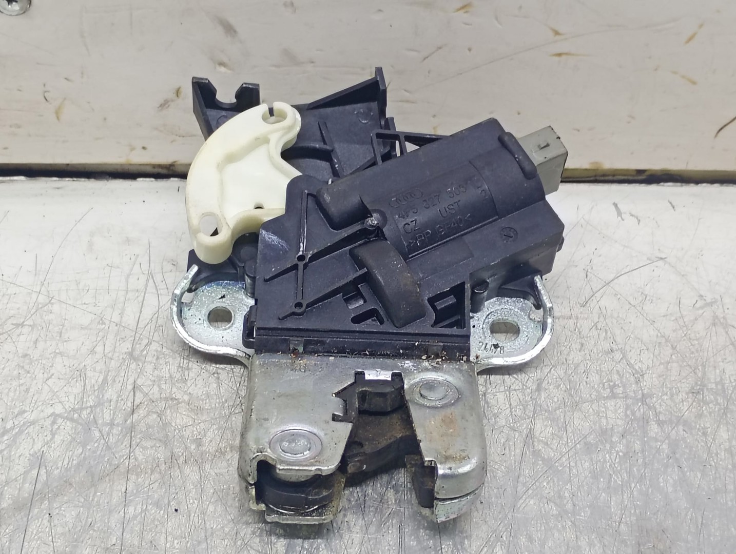 Broasca haion 4F5827505D Volkswagen Passat B6 (2005 - 2010)
