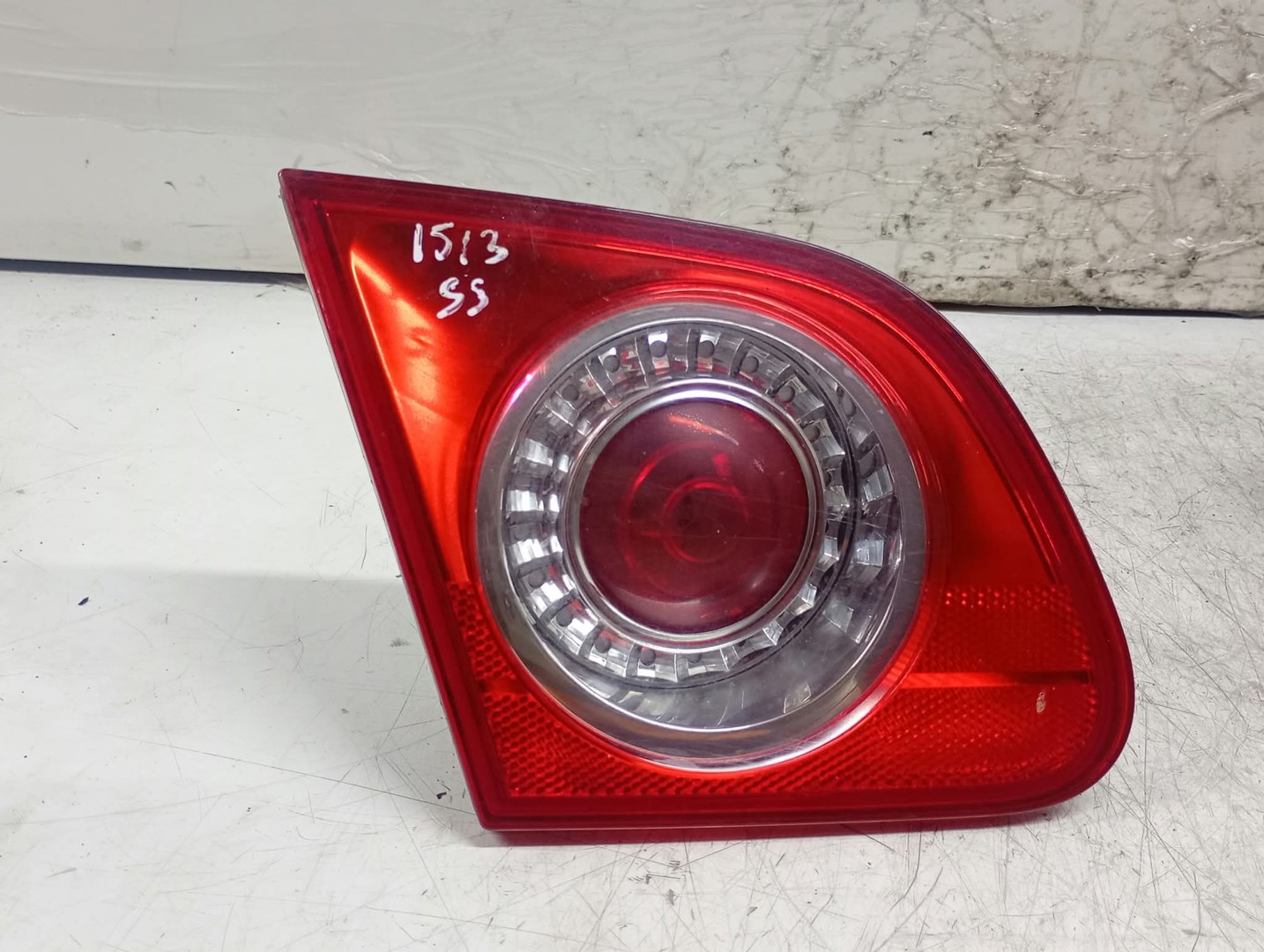 Stop stanga haion 3C5945093E Volkswagen Passat B6 (2005 - 2010)