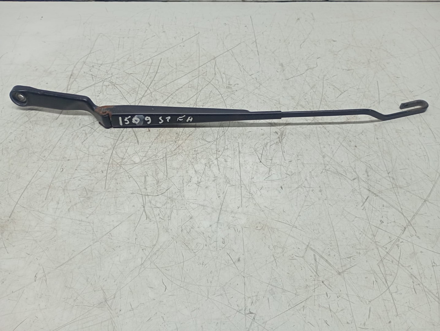 Brat stergator parbriz stanga Volkswagen Golf 4 (1997 - 2006)