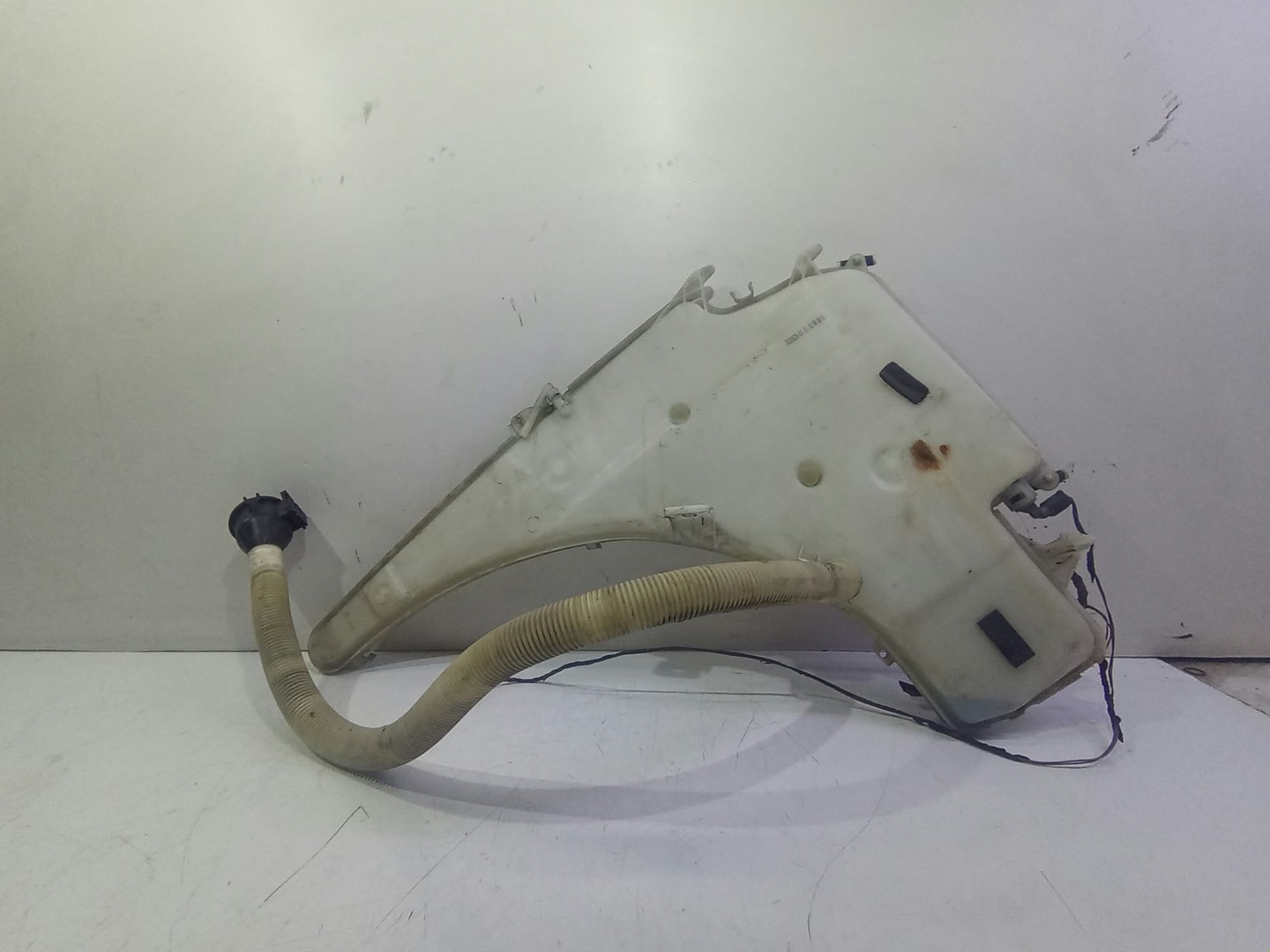 Vas lichid parbriz E145R-010142 BMW Seria 1 E81/E82/E87/E88 (facelift) (2007 - 2012)