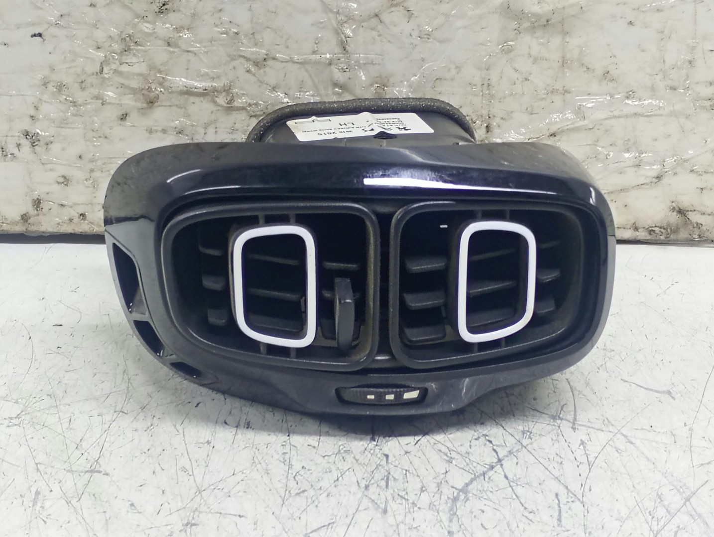 Grila ventilatie bord stanga fata 39102615 Citroen C3 AirCross 1 (2017 - 2020)