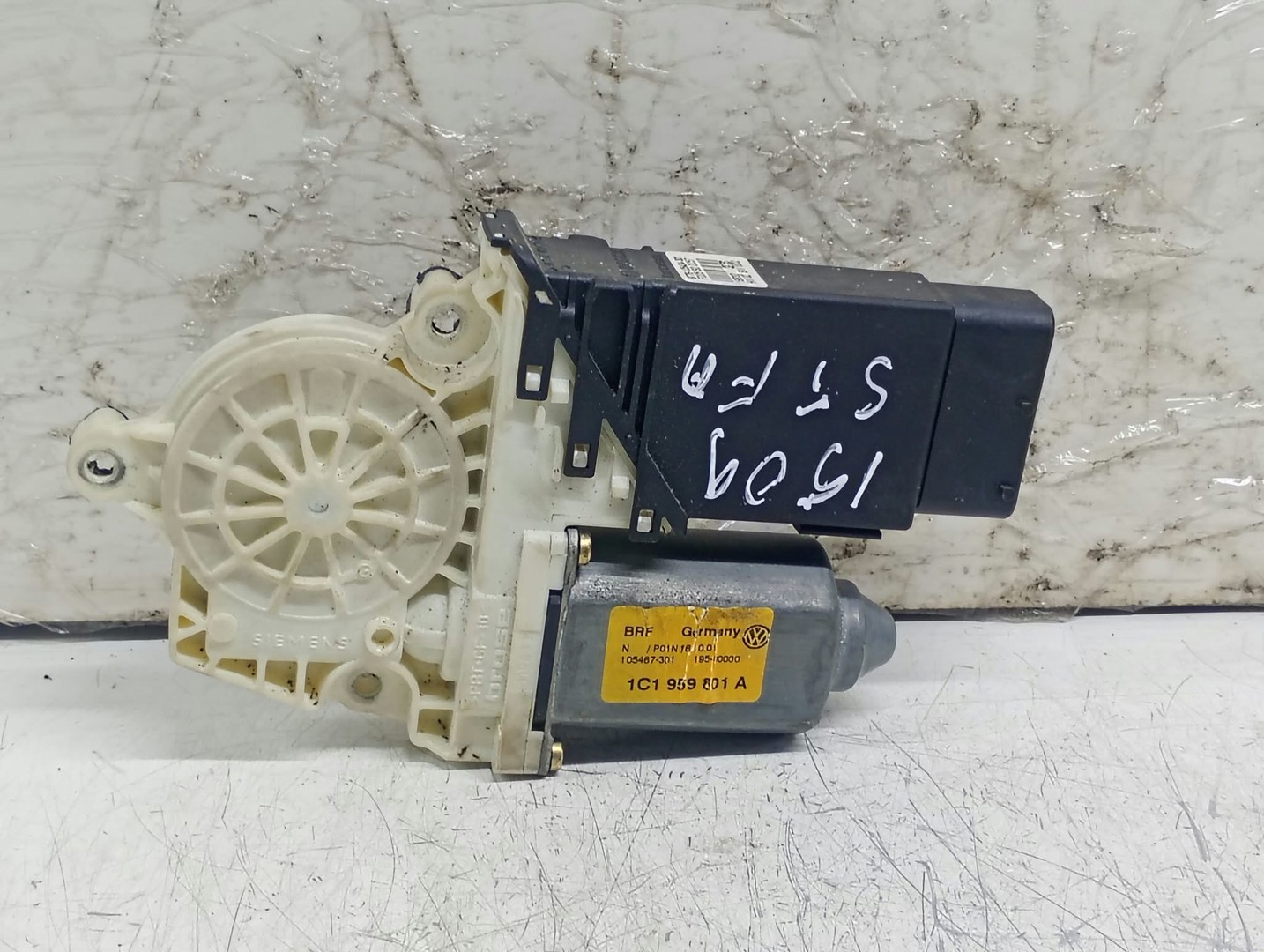 Motoras geam stanga fata 1C1959801 Volkswagen Golf 4 (1997 - 2006)