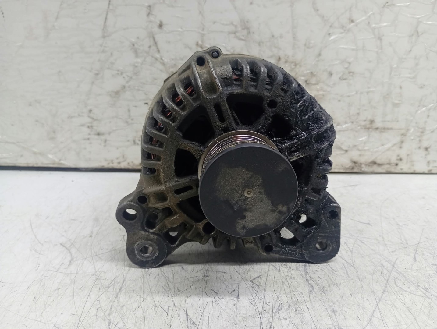 Alternator 03C903023G Volkswagen Passat B6 (2005 - 2010)