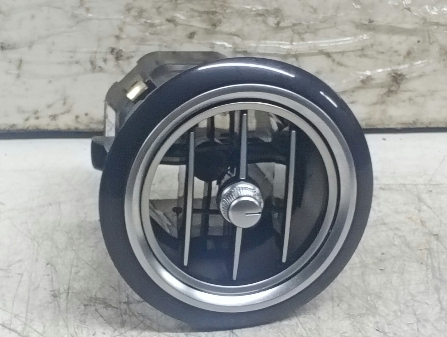 Grila ventilatie bord stanga A2138308000 Mercedes Benz E-Class W213 (2016 - 2020)