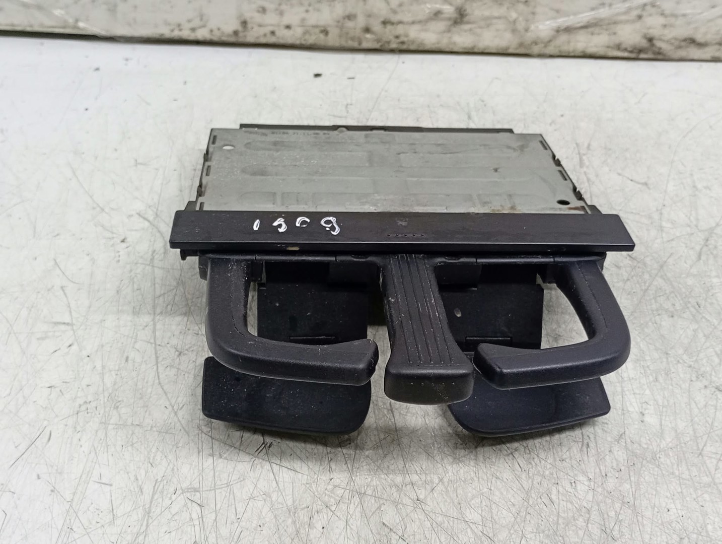 Suport pahare 1J0858601 Volkswagen Golf 4 (1997 - 2006)