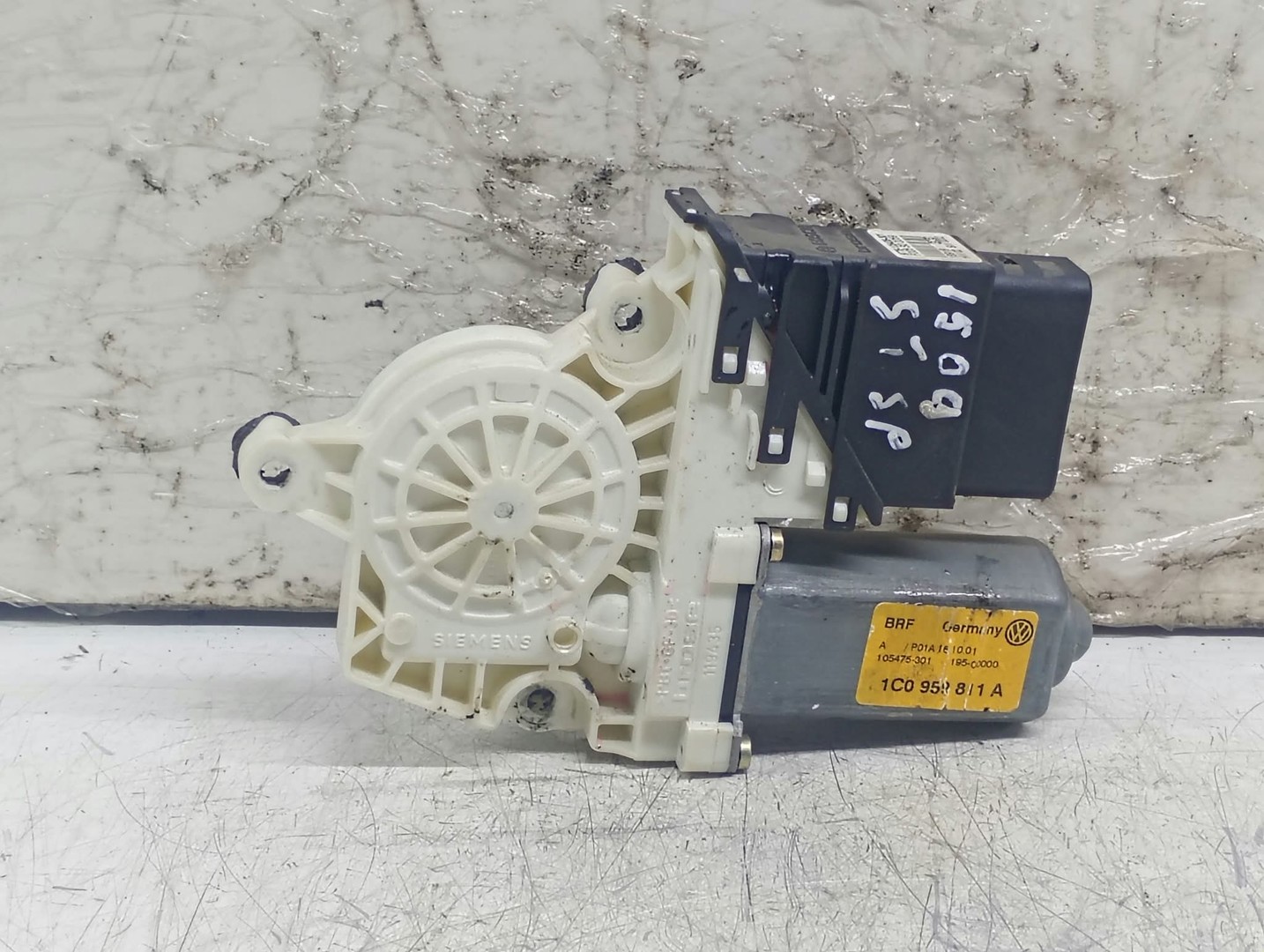 Motoras geam stanga spate 1C0959811A Volkswagen Golf 4 (1997 - 2006)