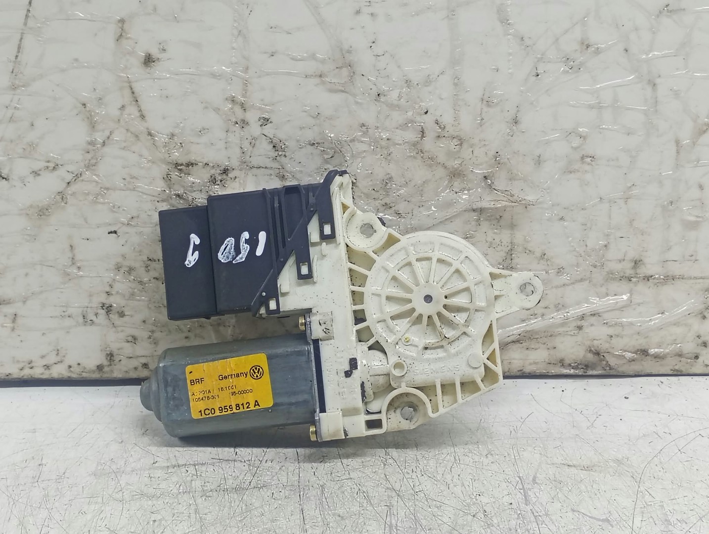 Motoras geam dreapta spate 1C0959812A Volkswagen Golf 4 (1997 - 2006)