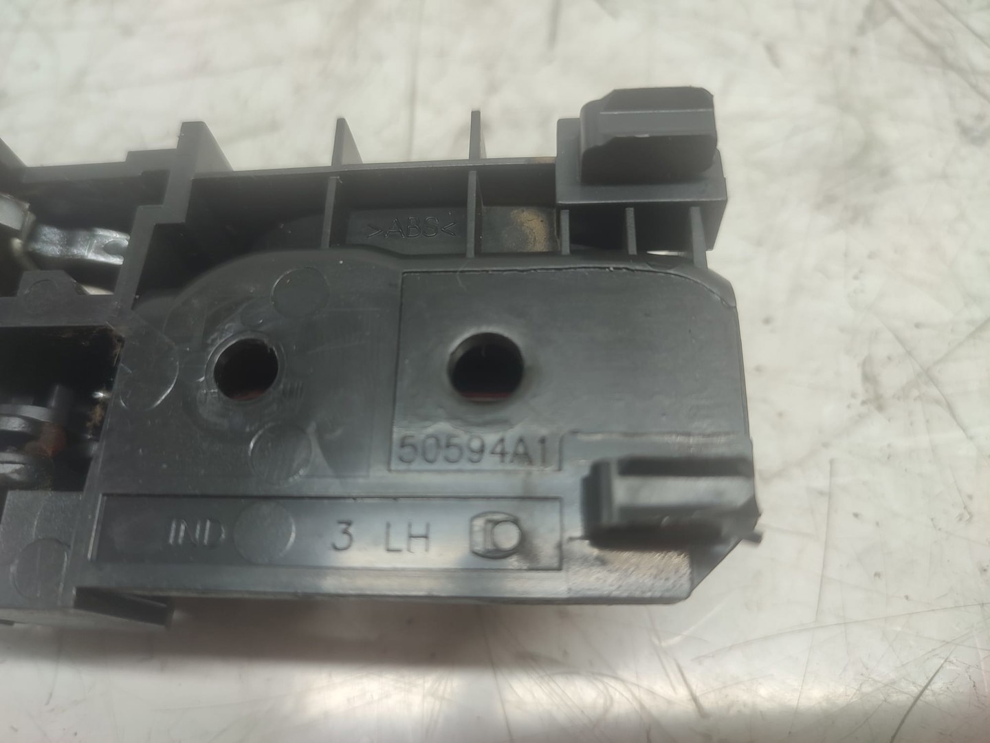Maner interior stanga spate 50594A1 Toyota Avensis 2 T25 (2002 - 2006)