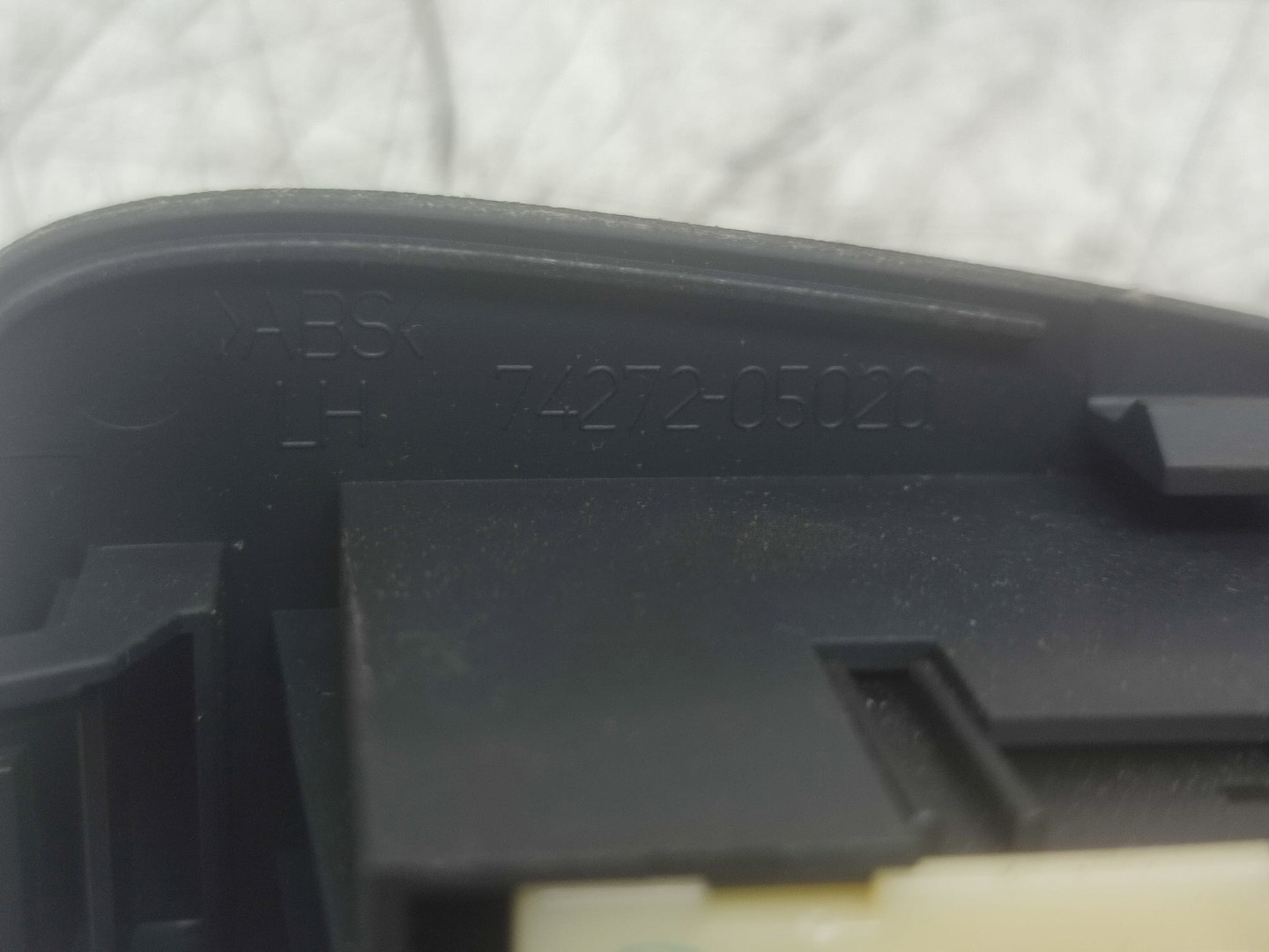 Buton geam stanga spate 74272-05020 Toyota Avensis 2 T25 (2002 - 2006)