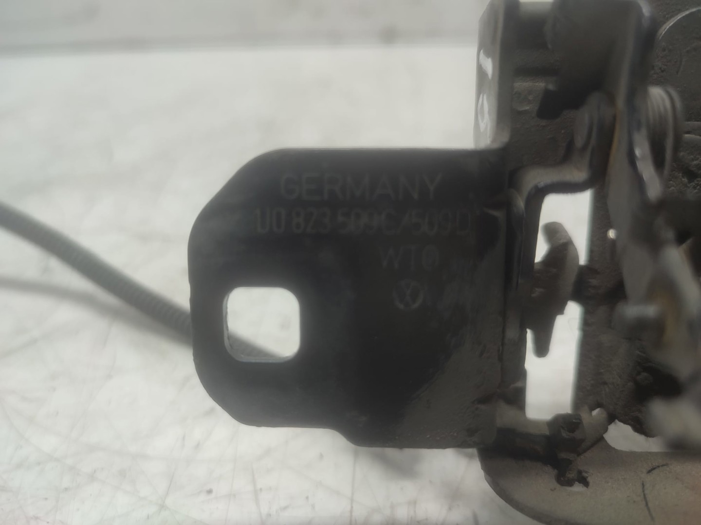 Broasca capota 1j0823509c Volkswagen Golf 4 (1997 - 2006)