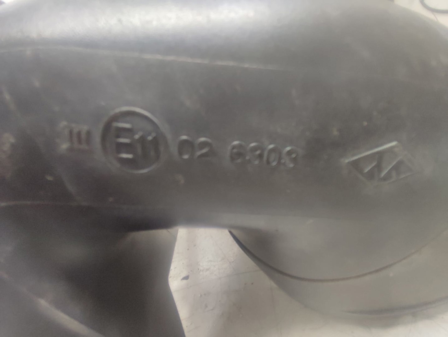 Oglinda stanga E11026303 Volkswagen Fox 2 (2003 - 2007)