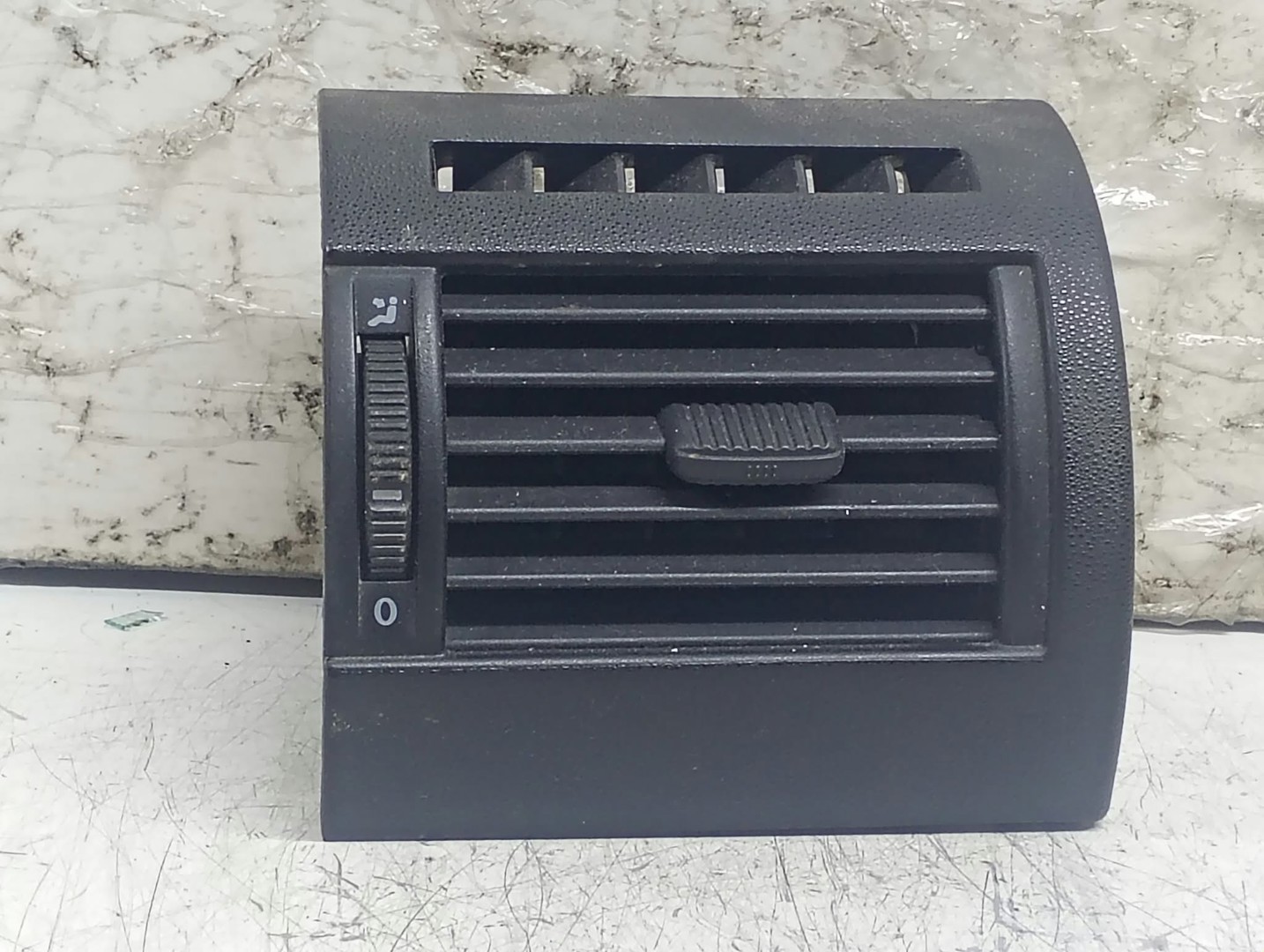 Grila ventilatie bord dreapta 5Z0819704 Volkswagen Fox 2 (2003 - 2007)