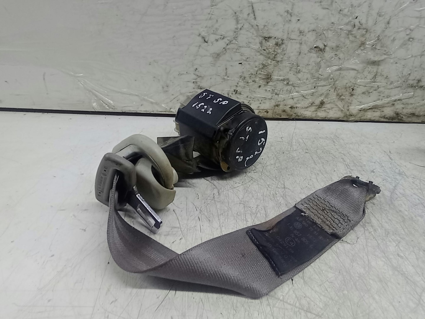 Centura siguranta stanga spate 1J6857805G Volkswagen Golf 4 (1997 - 2006)