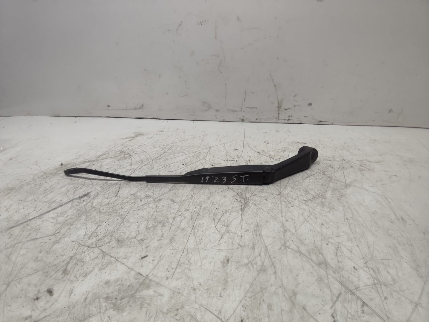 Brat stergator parbriz stanga Suzuki Swift 6 generation (2023 - prezent)