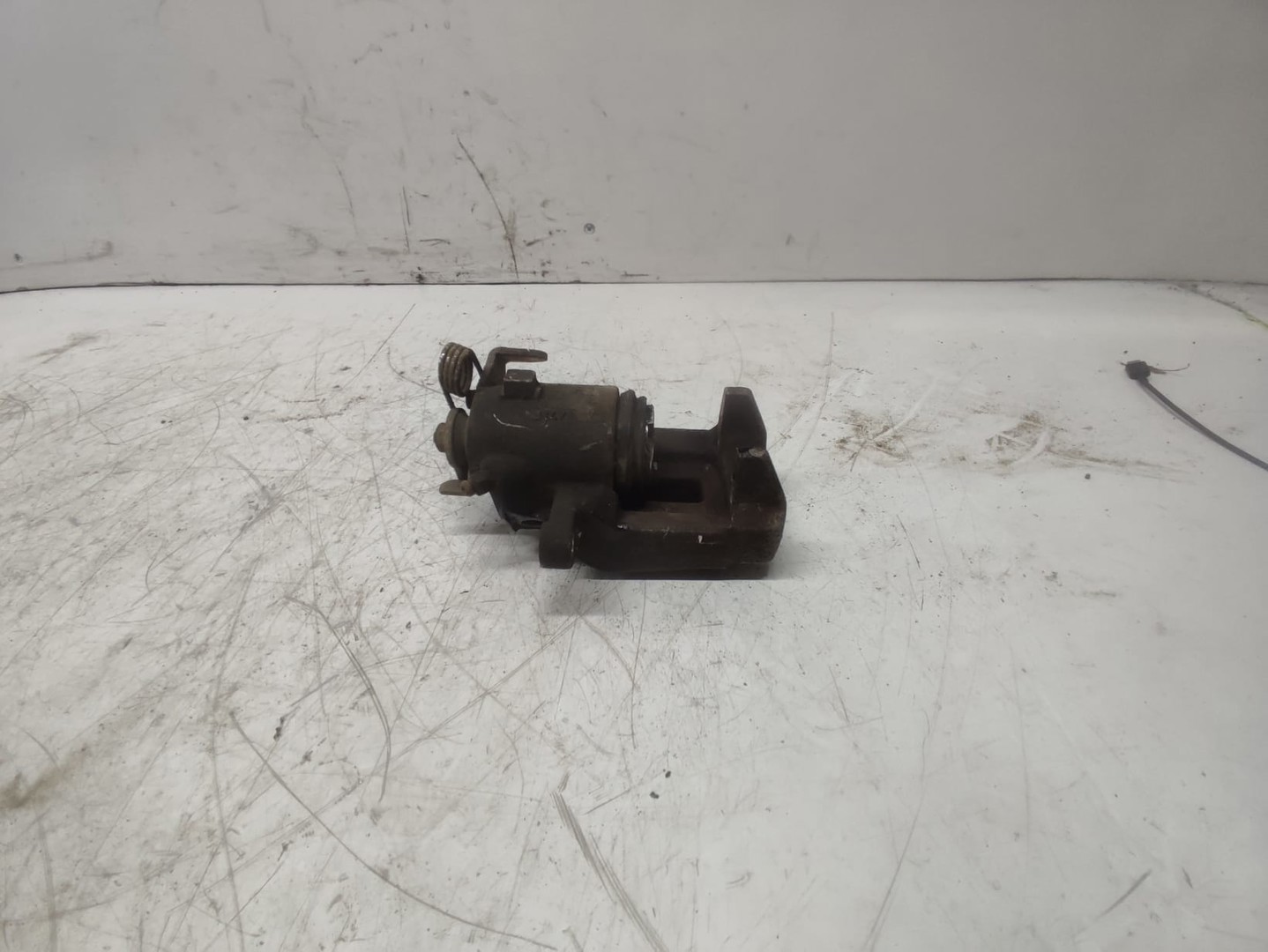 Etrier dreapta spate Volkswagen Golf 4 (1997 - 2006)