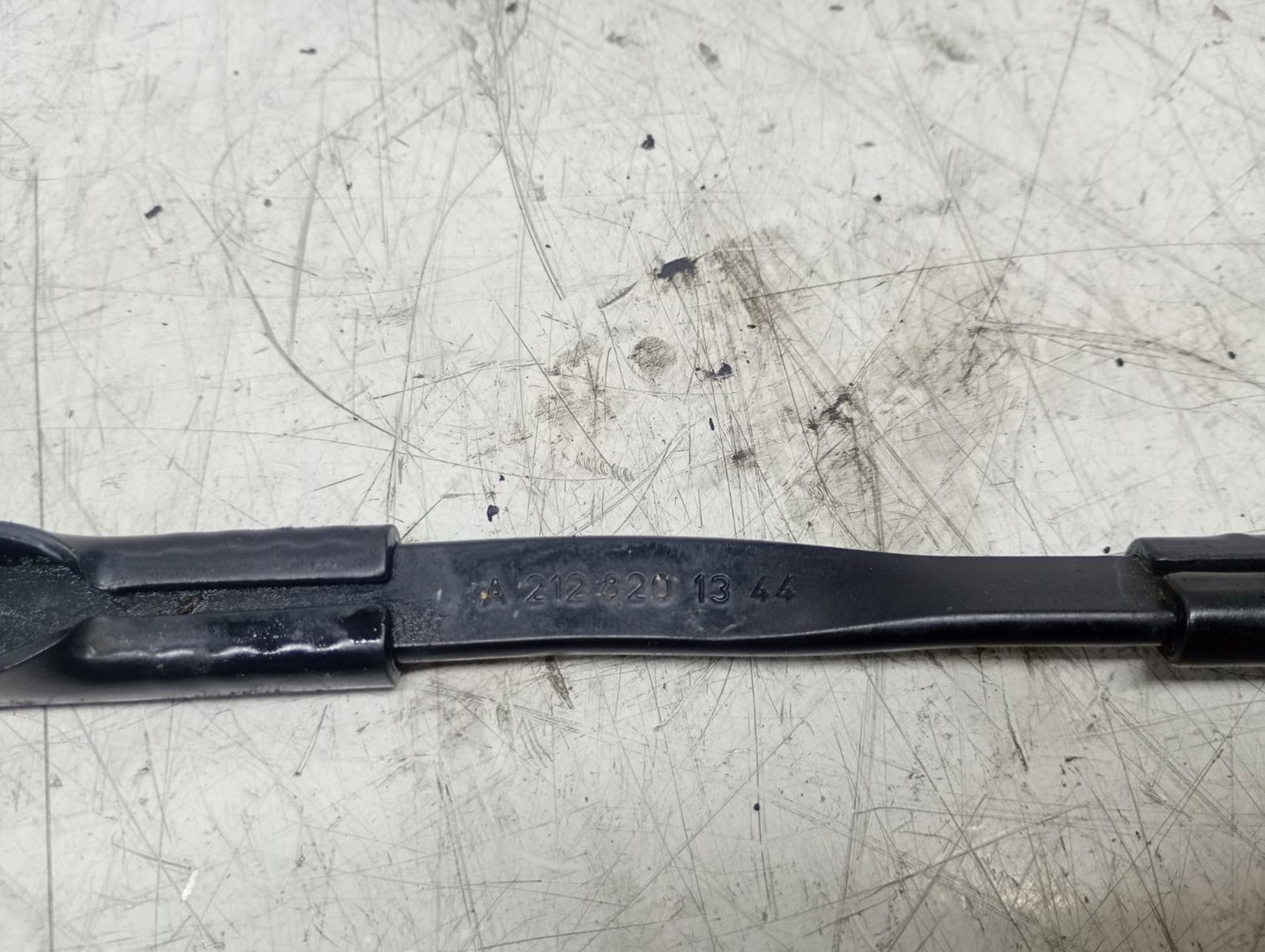 Brat stergator parbriz stanga A2128201344 Mercedes Benz E-Class W212 (2009 - 2013)