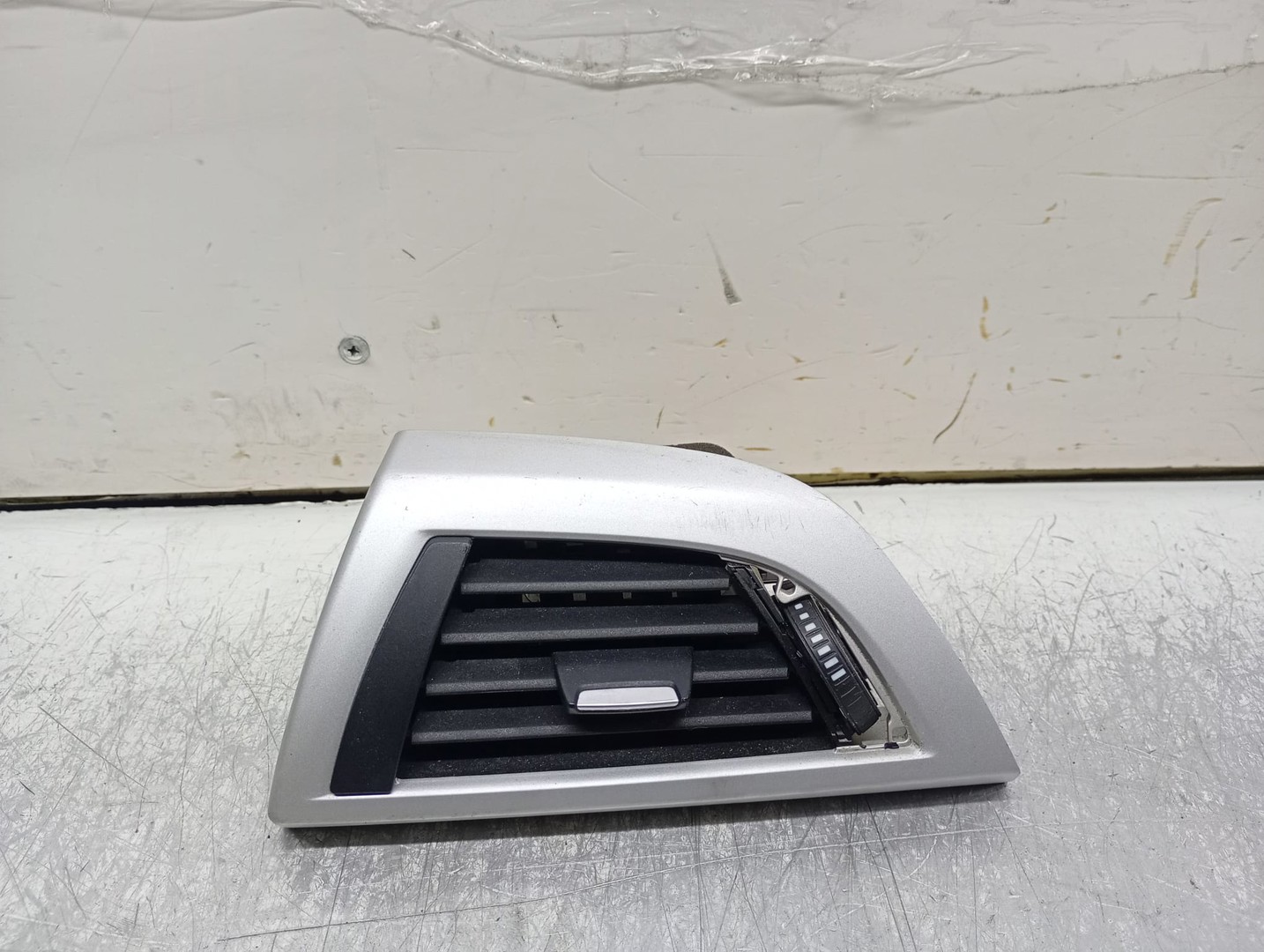 Grila ventilatie 9205355-07 BMW Seria 1 F20/F21 (2011 - 2015)