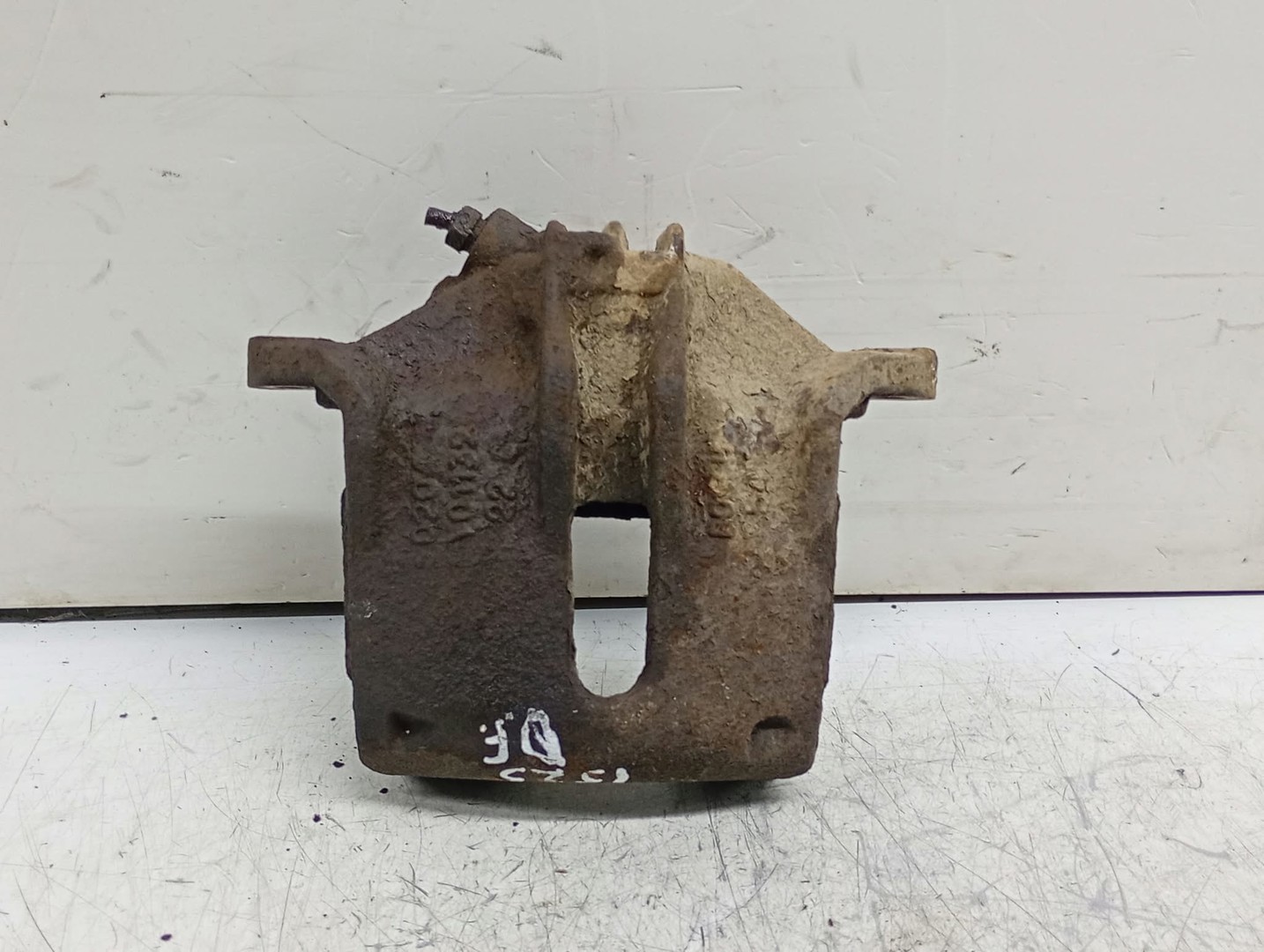 Etrier dreapta fata y01132 Citroen C3 Picasso 1 (2008 - 2013)