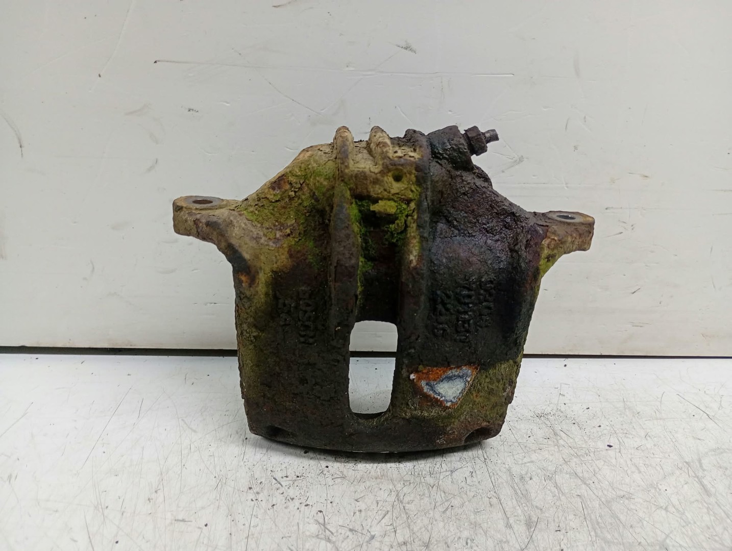 Etrier stanga fata y01131 Citroen C3 Picasso 1 (2008 - 2013)