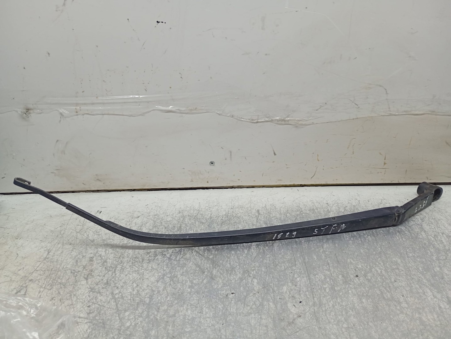 Brat stergator parbriz stanga Volkswagen Touareg 2 (7P) (2010 - 2014)