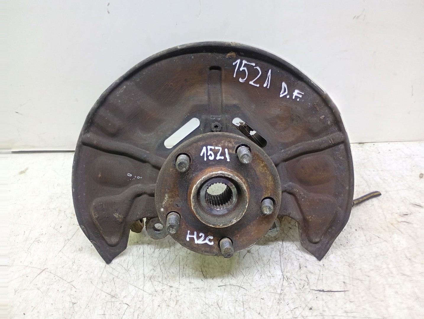Fuzeta dreapta fata Toyota Avensis 2 T25 (2002 - 2006)