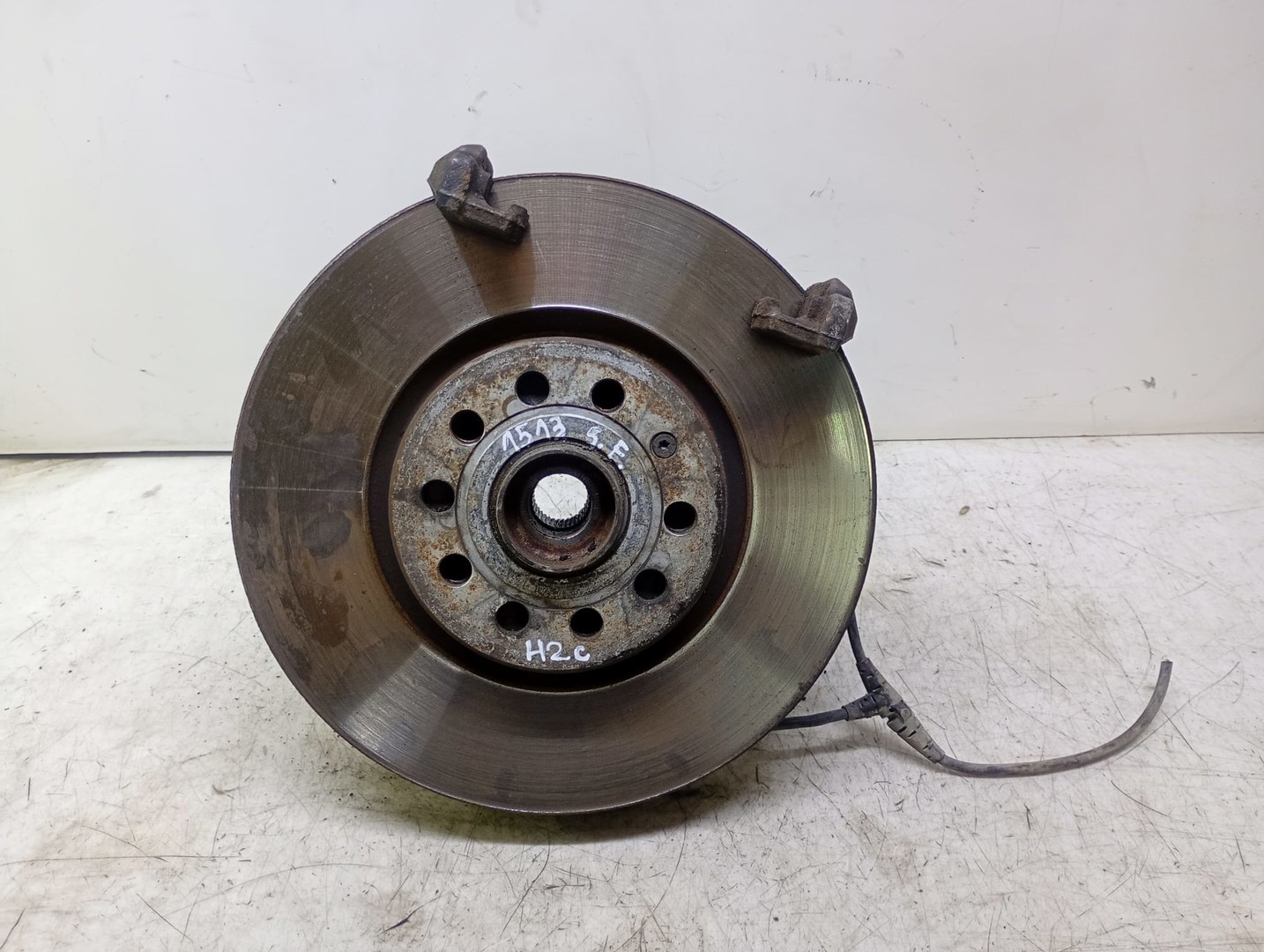 Fuzeta stanga fata Volkswagen Passat B6 (2005 - 2010)
