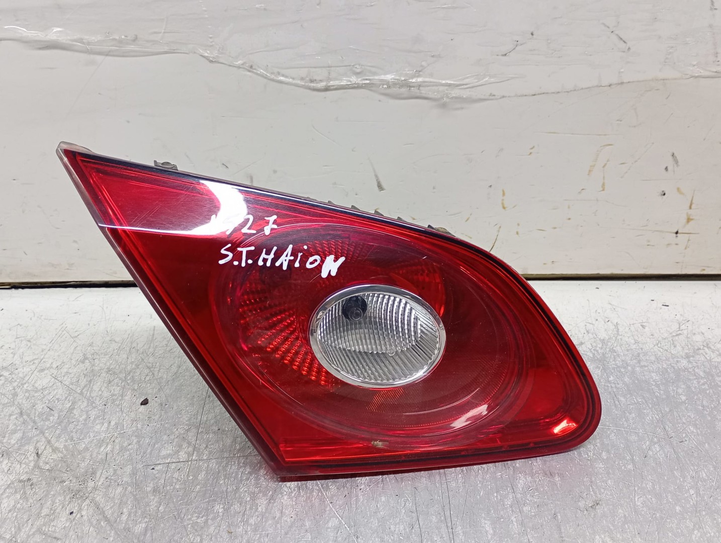 Stop stanga haion 3C8945093E Volkswagen Passat CC 1 (2008 - 2012)