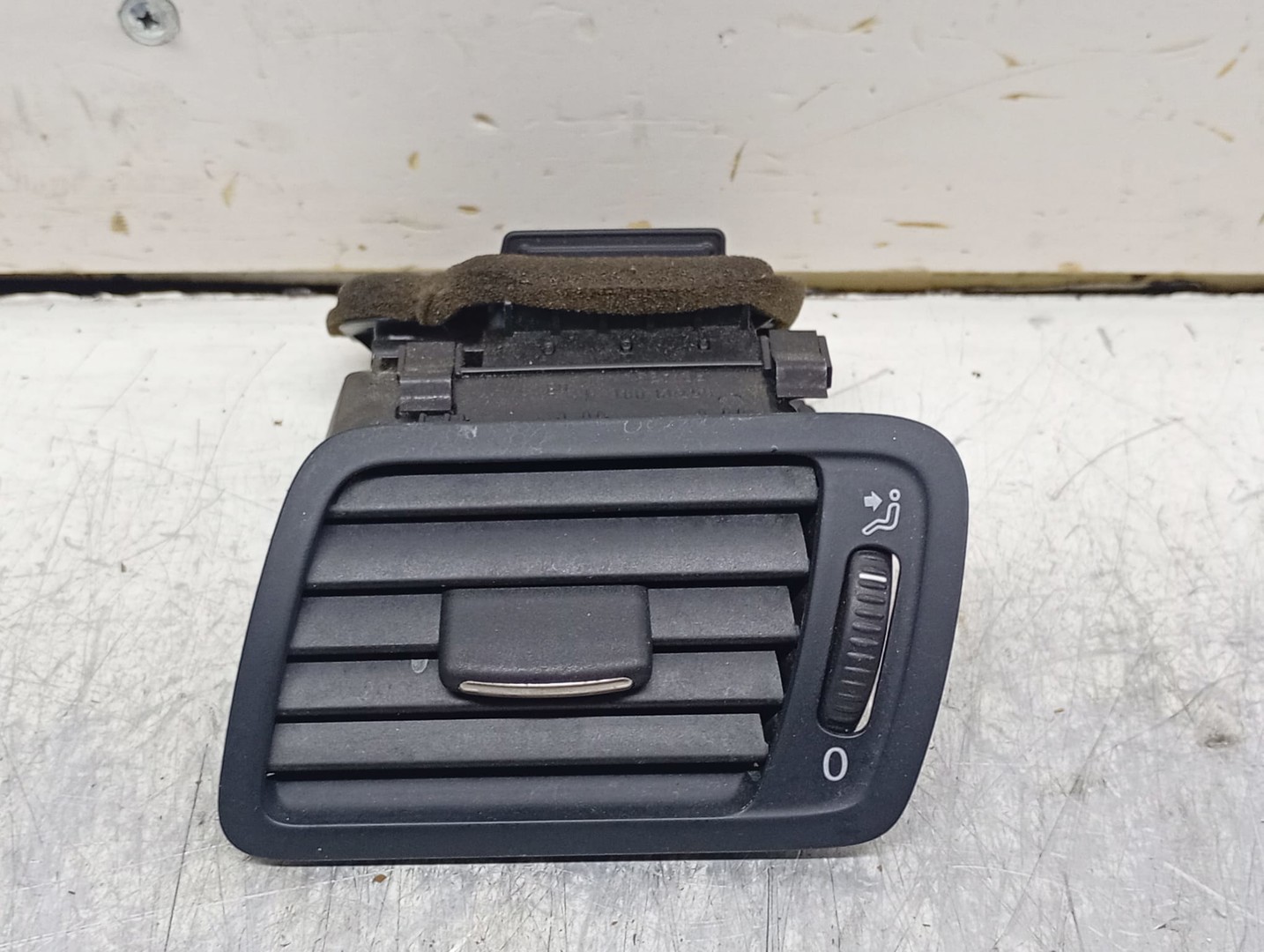 Grila ventilatie 3C1819701 Volkswagen Passat CC 1 (2008 - 2012)