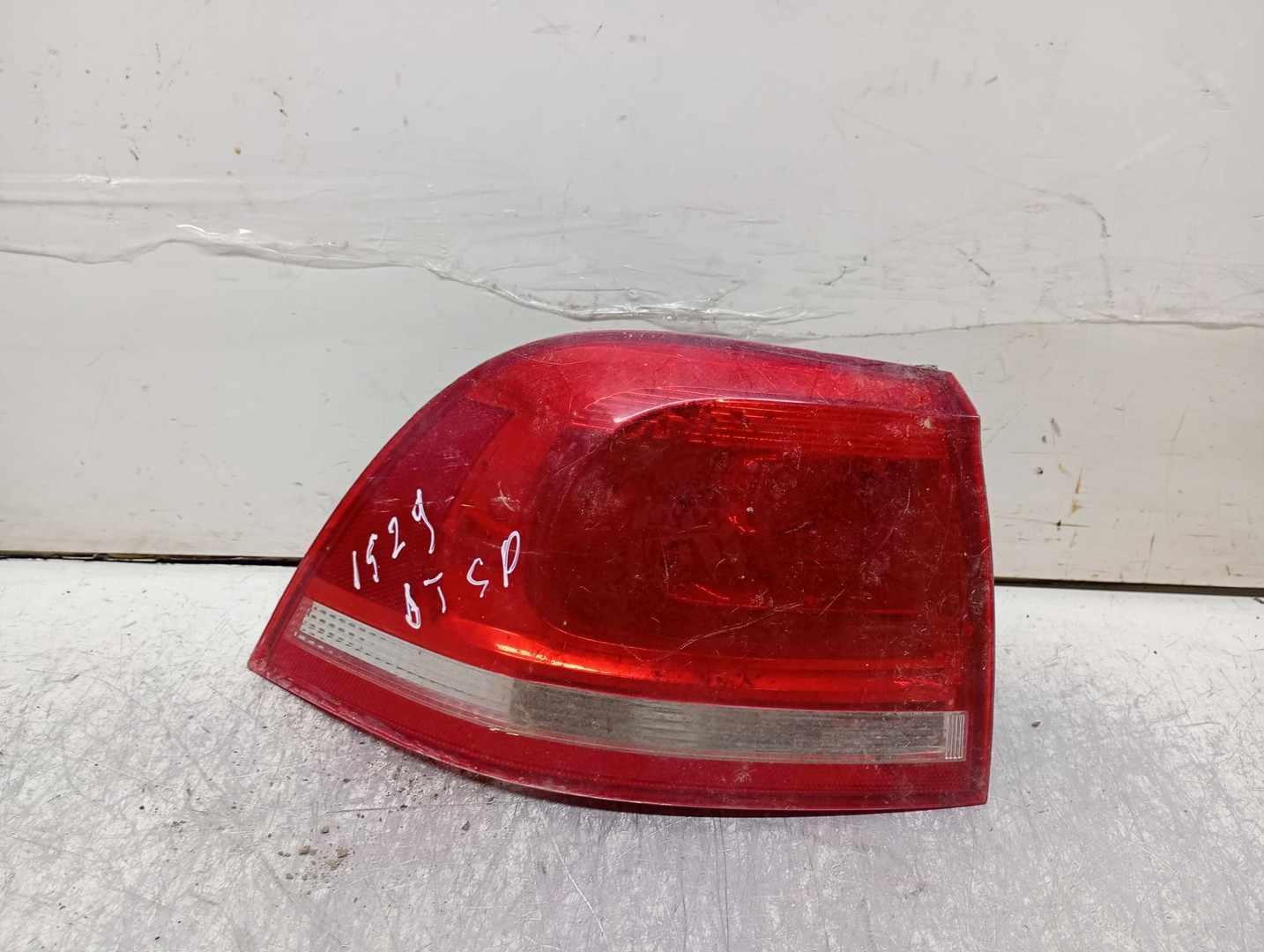 Stop stanga 7P6945095D Volkswagen Touareg 2 (7P) (2010 - 2014)