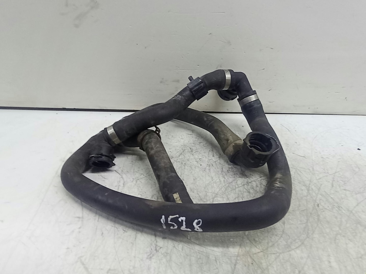 Furtun apa 738000765 BMW Seria 1 F20/F21 (2011 - 2015)