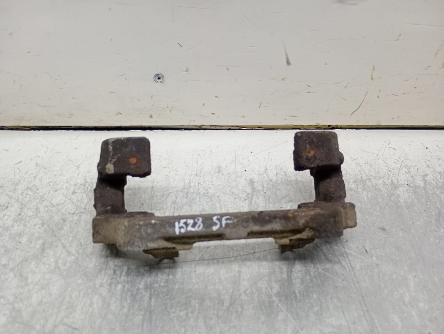 Suport etrier stanga fata BMW Seria 1 F20/F21 (2011 - 2015)