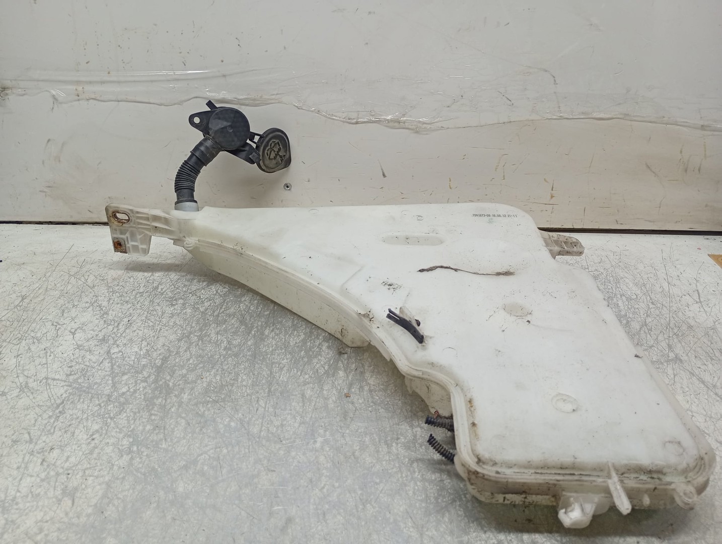 Vas lichid parbriz 7241673-08 BMW Seria 1 F20/F21 (2011 - 2015)