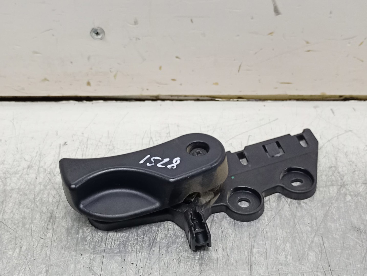 Maner deschidere capota 7221913 173658-10 BMW Seria 1 F20/F21 (2011 - 2015)