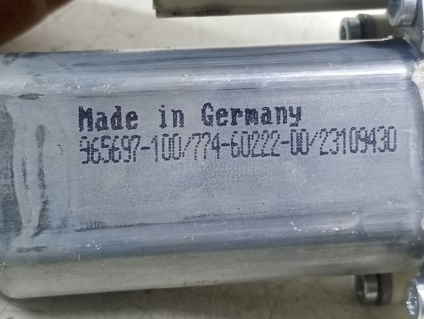 Motoras geam dreapta fata 965697-100 Volkswagen Passat CC 1 (2008 - 2012)