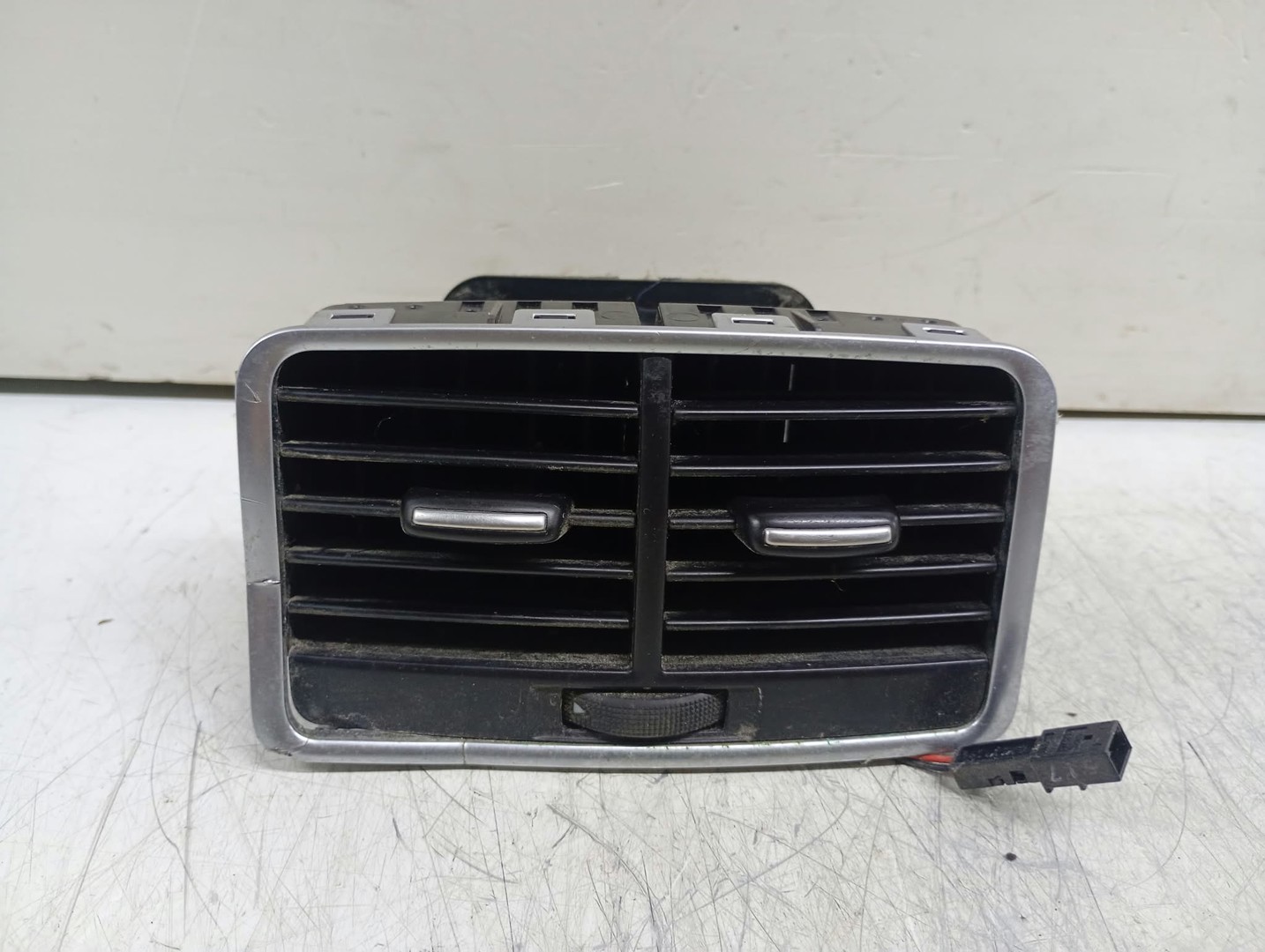 Grila ventilatie bord 4F0819203 Audi A6 4F/C6 (2004 - 2008)