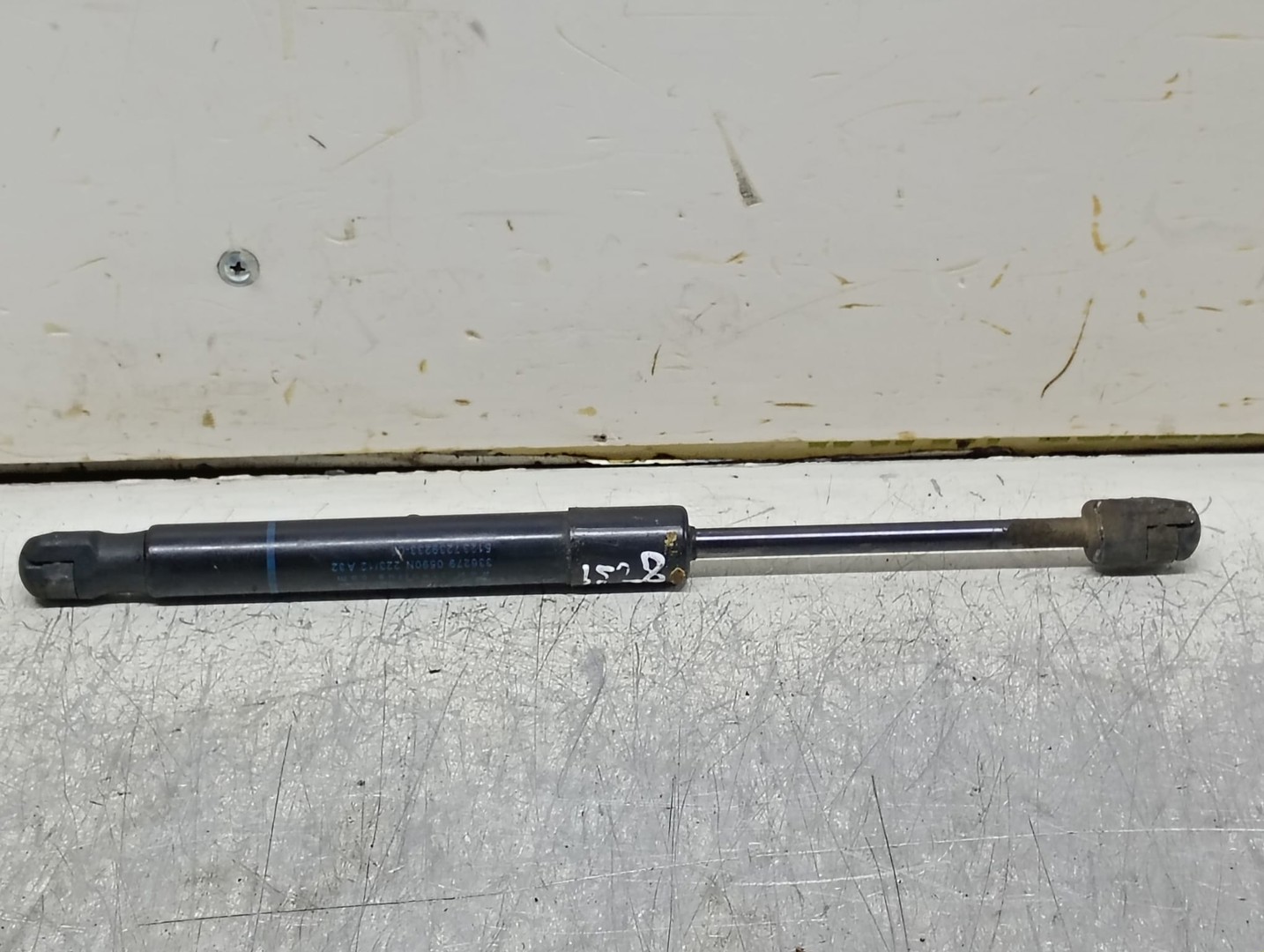 Amortizor capota 51237239233 BMW Seria 1 F20/F21 (2011 - 2015)