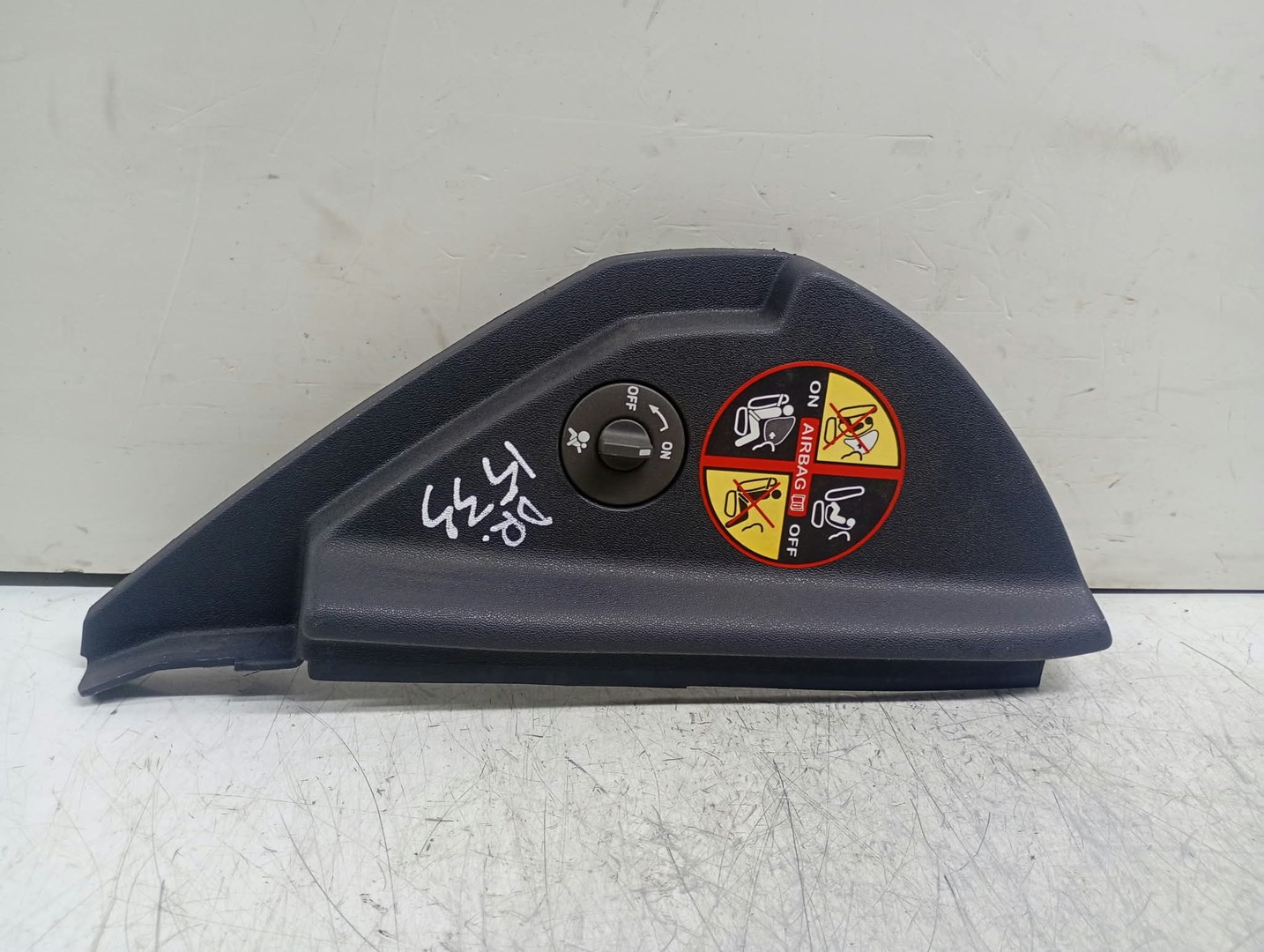 Ornament bord 8200179045 Renault Megane 2 (2002 - 2006)
