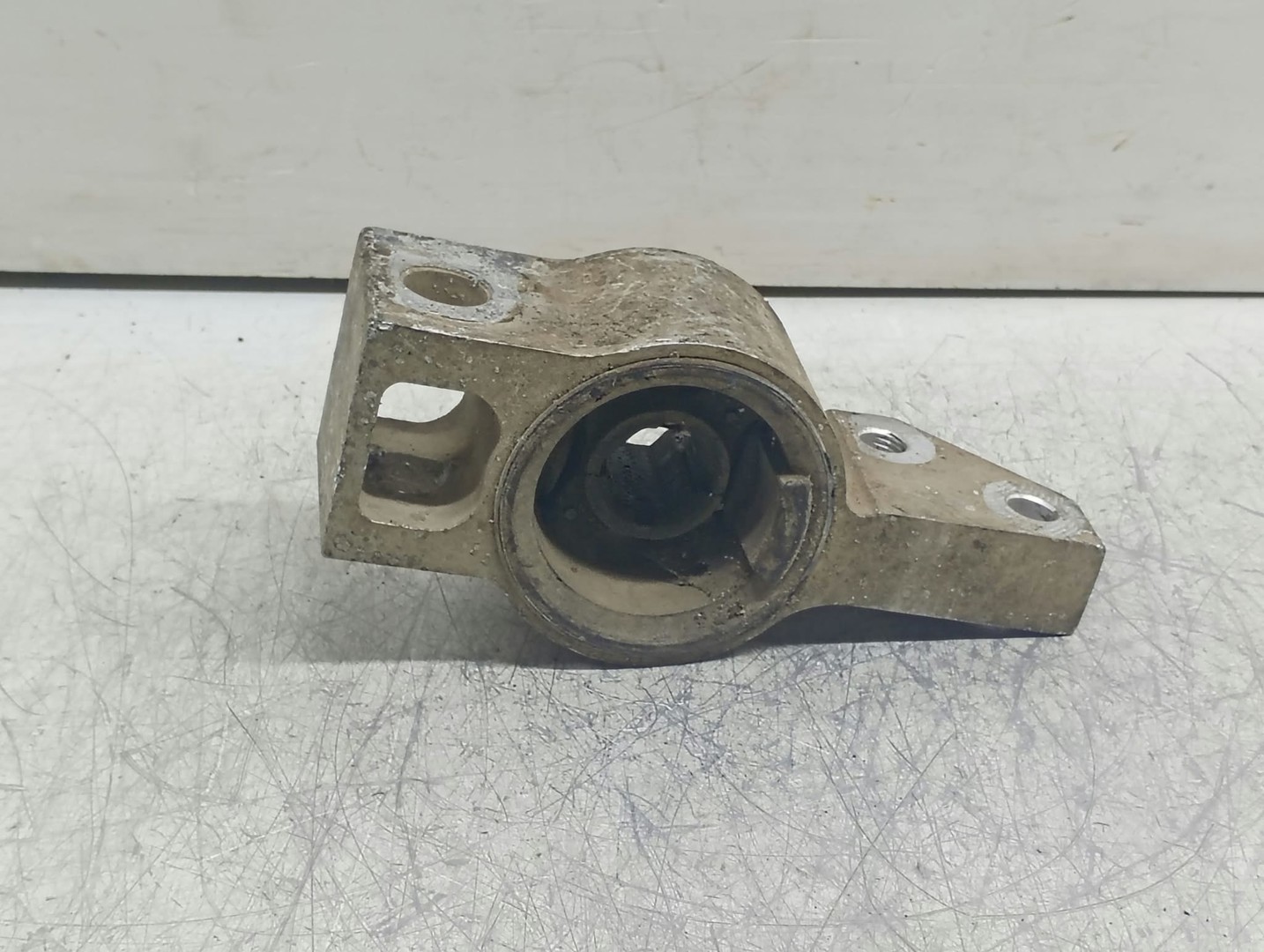 Brat suspensie fata 1K0199232J Volkswagen Golf 5 (2003 - 2009)