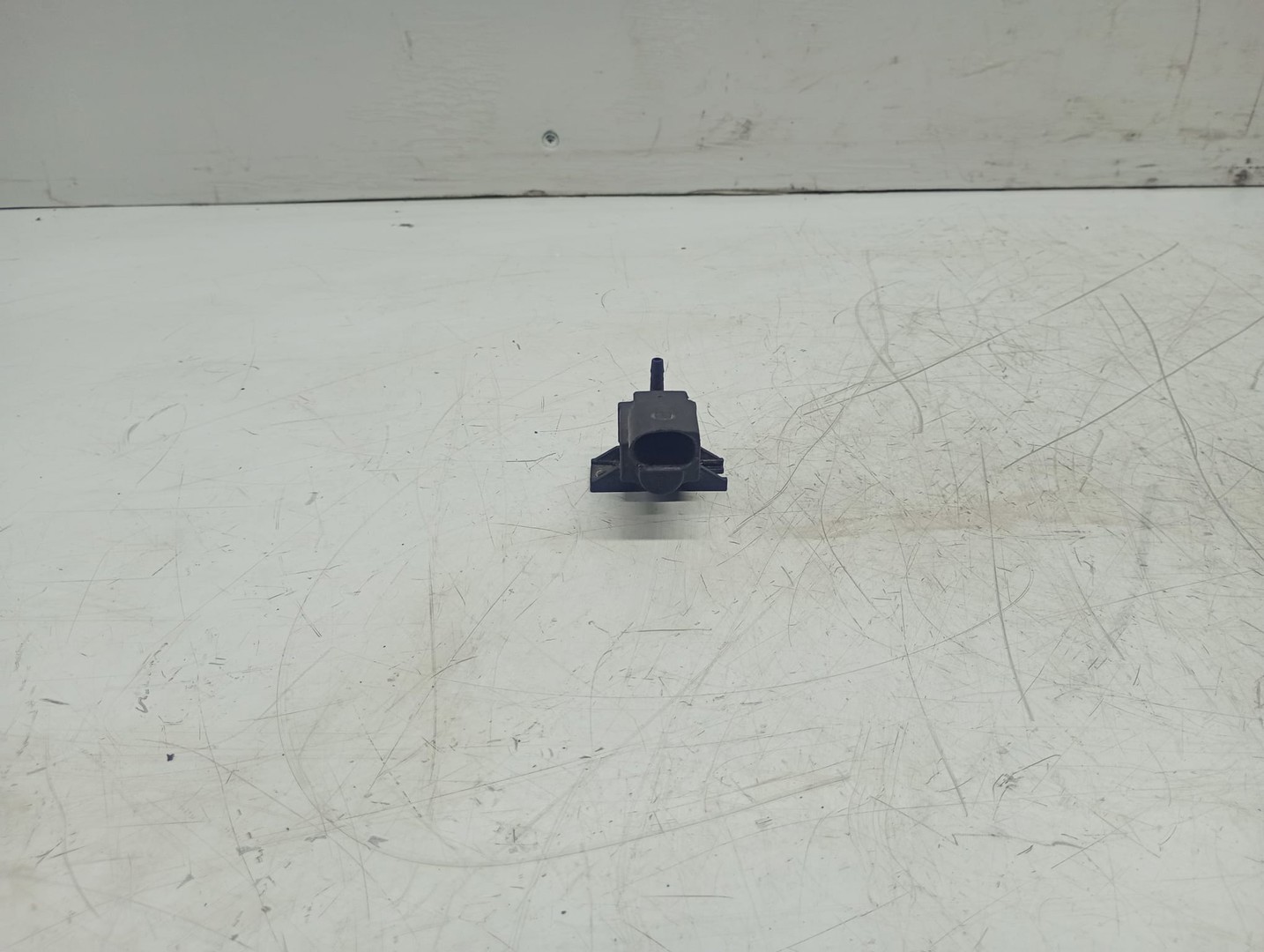 Electrovalva vacuum 037906283d Volkswagen Passat B6 (2005 - 2010)