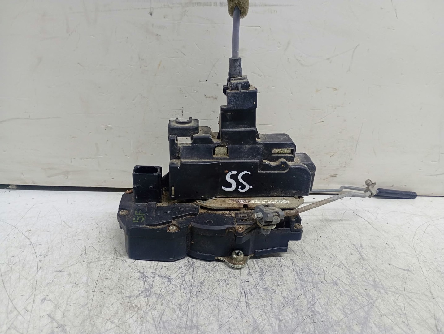 Broasca stanga spate A046818 Opel Antara 1 (2006 - 2011)