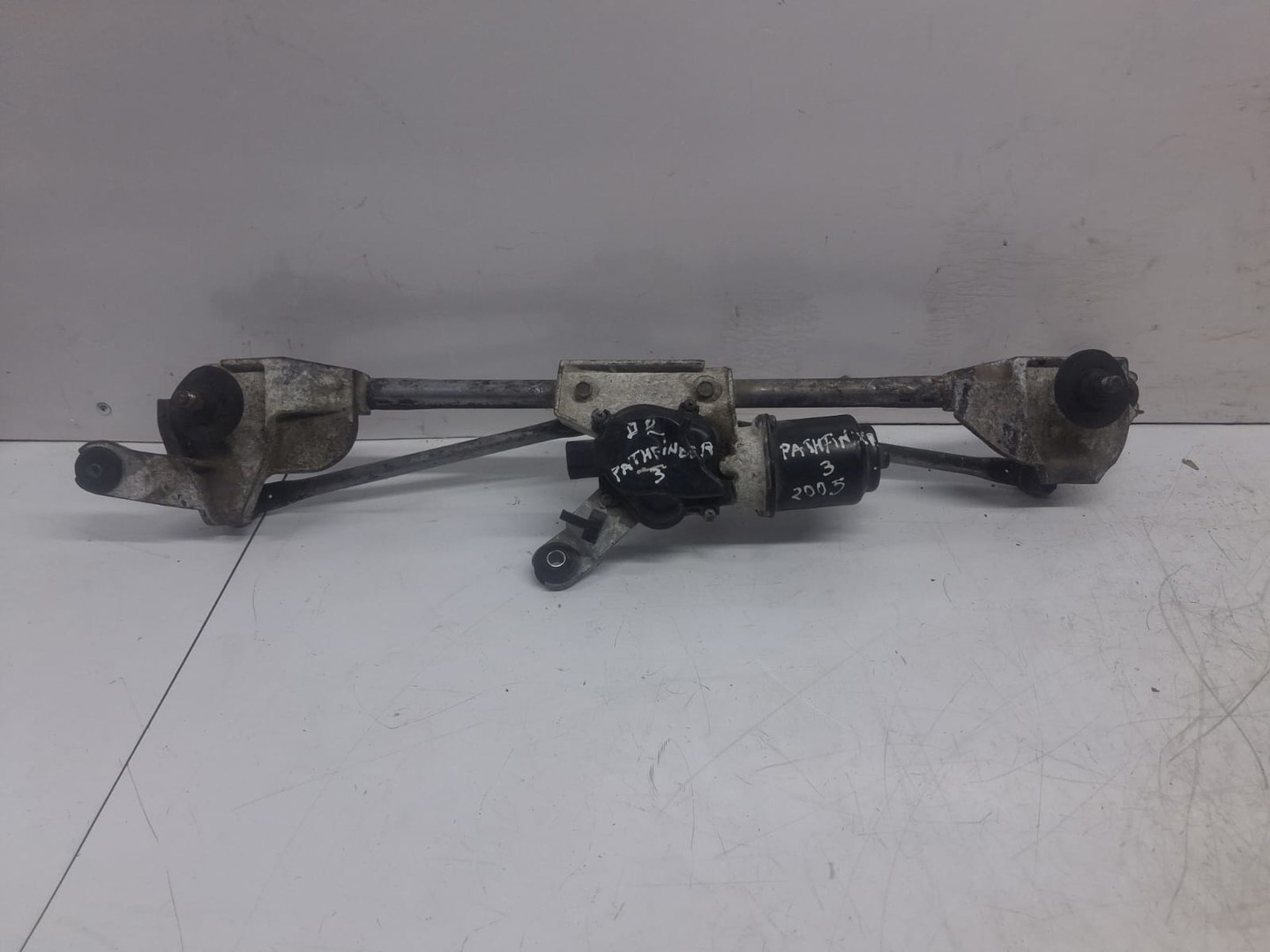 Ansamblu stergatoare parbriz Nissan Pathfinder R51 (2004 - 2010)