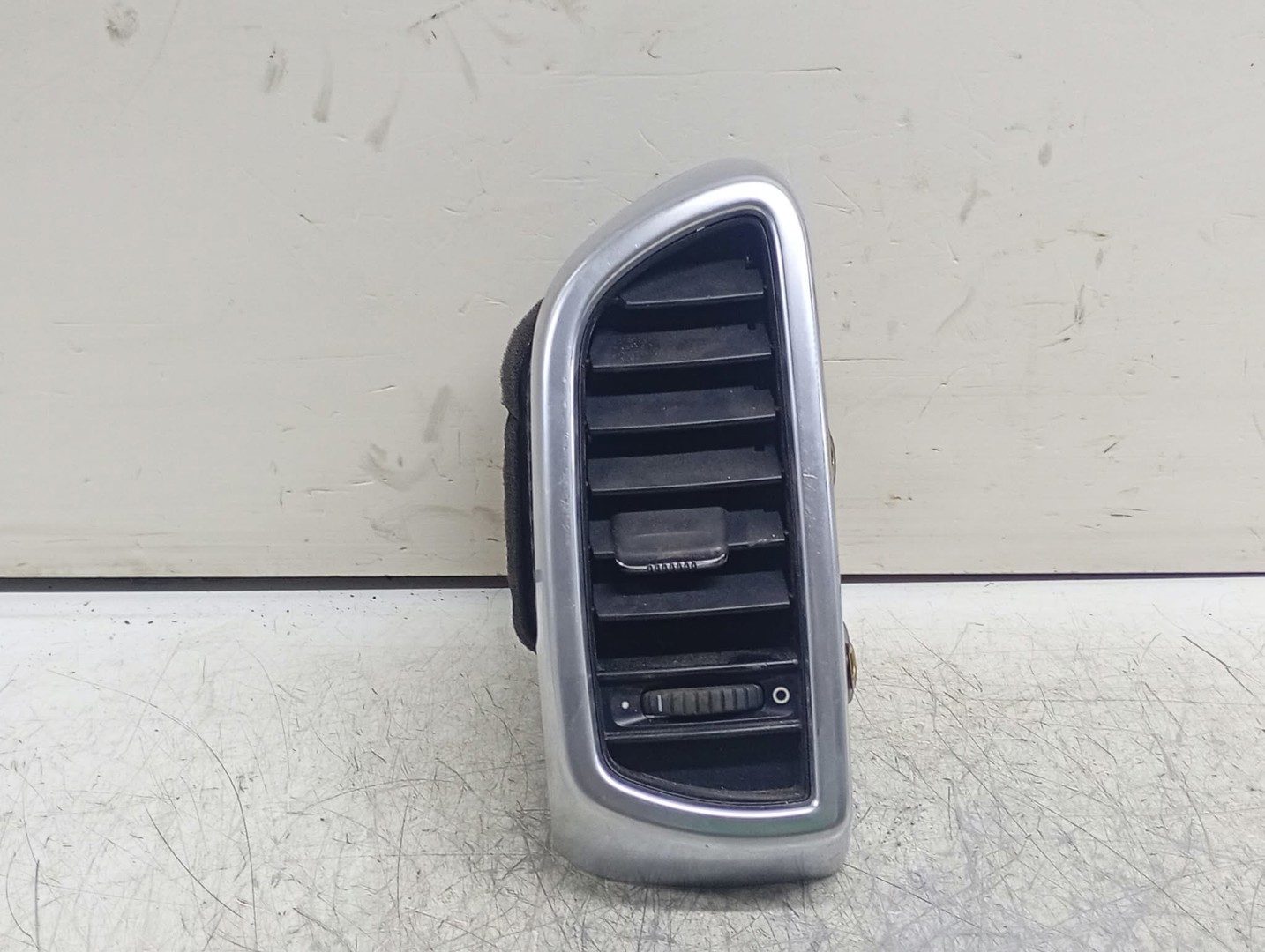 Grila ventilatie bord 7P5819704B Porsche Cayenne 958 (2010 - 2014)