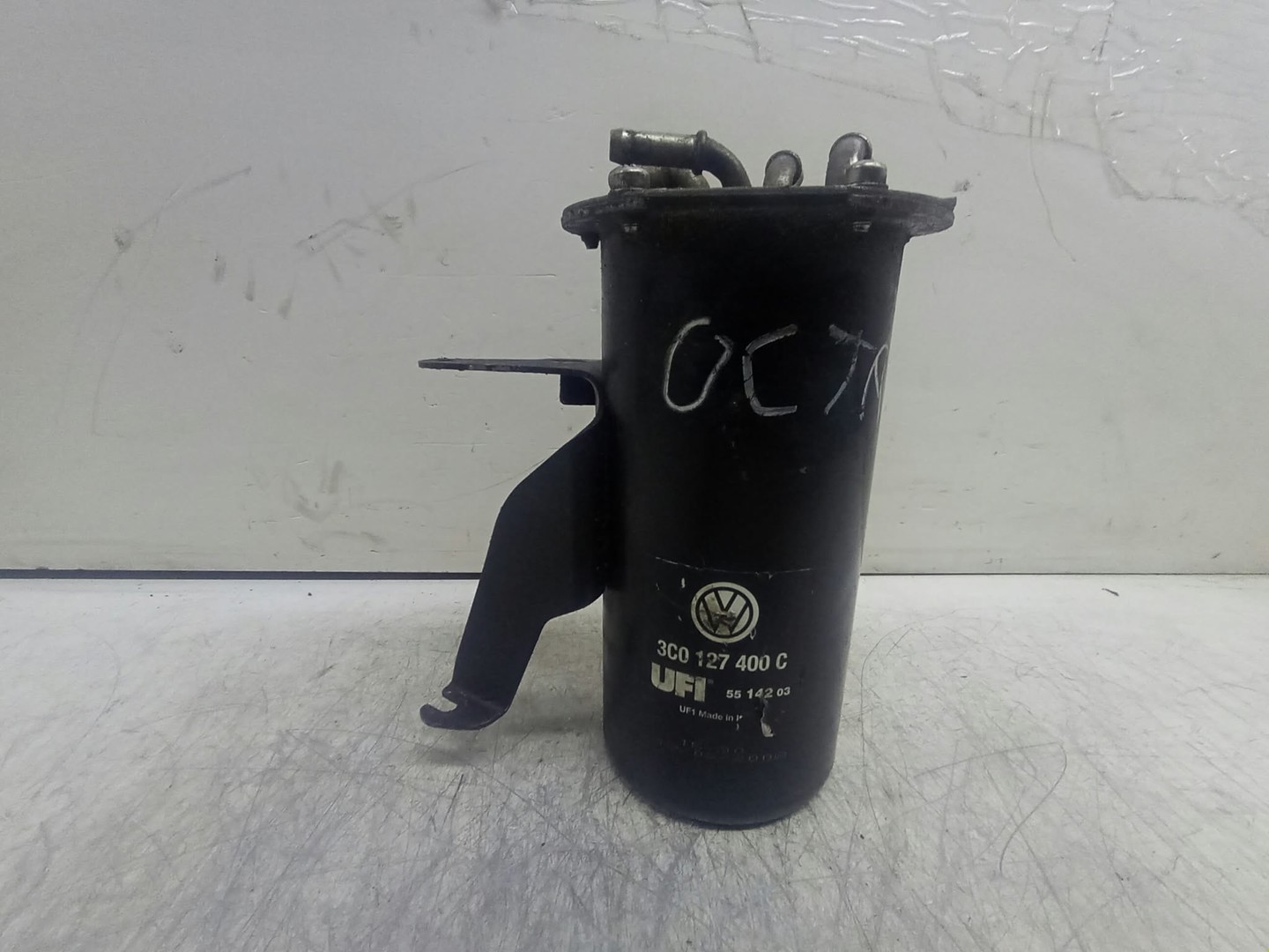 Carcasa filtru combustibil 3C0127400C Volkswagen Passat B6 (2005 - 2010)