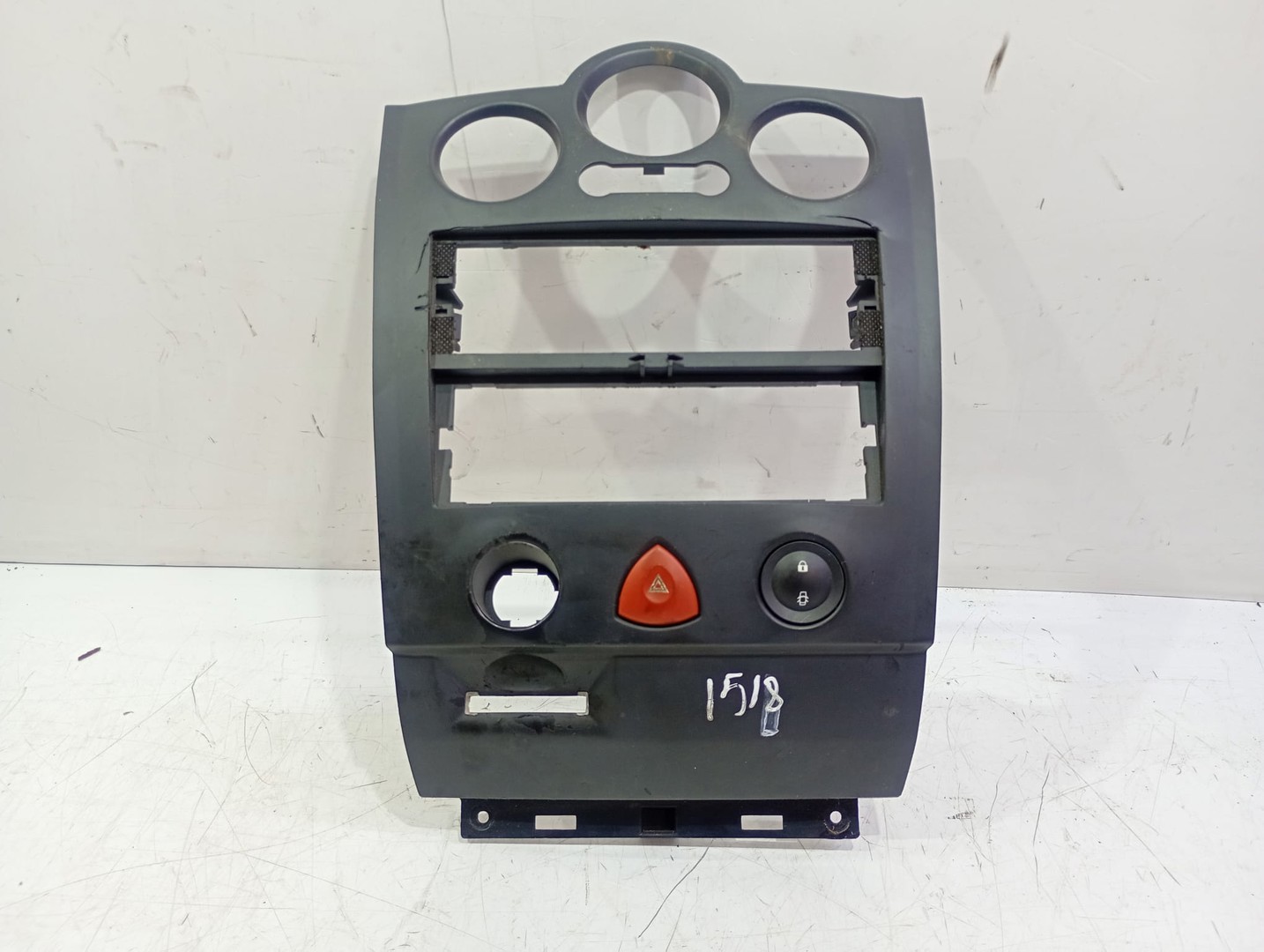 Ornament bord 8200407415 88040010 Renault Megane 2 (2002 - 2006)