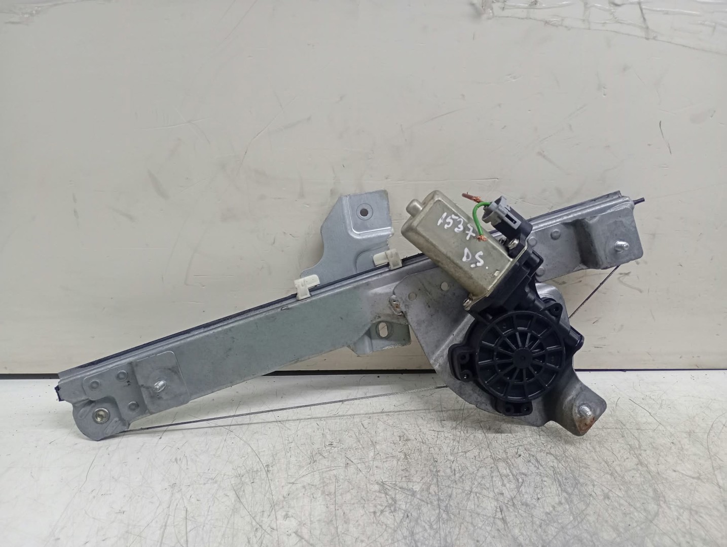 Macara geam dreapta spate 8200733832 Dacia Sandero 1 (2008 - 2012)