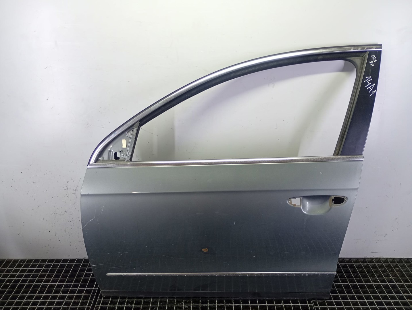 Usa stanga fata Volkswagen Passat B6 (2005 - 2010)