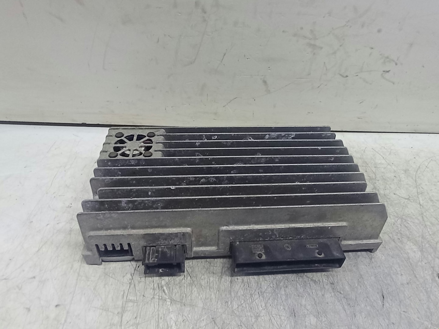 Amplificator audio 8T0035223AK Audi A5 8T (2007 - 2011)